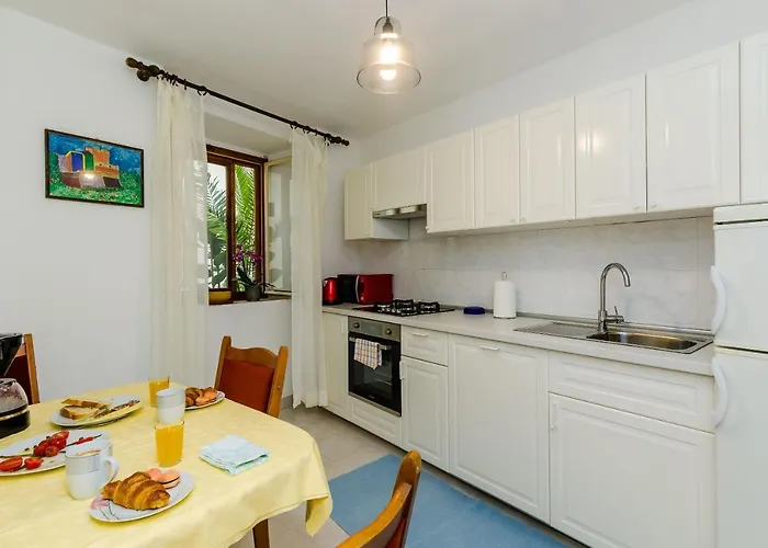 Andromeda Lovely One Bedroom Apartment